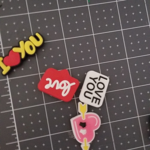 Crocs/Jibbitz - Picture 1 of 16